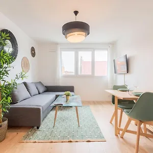  Appartement Lille, Fully-equipped With Parking Space